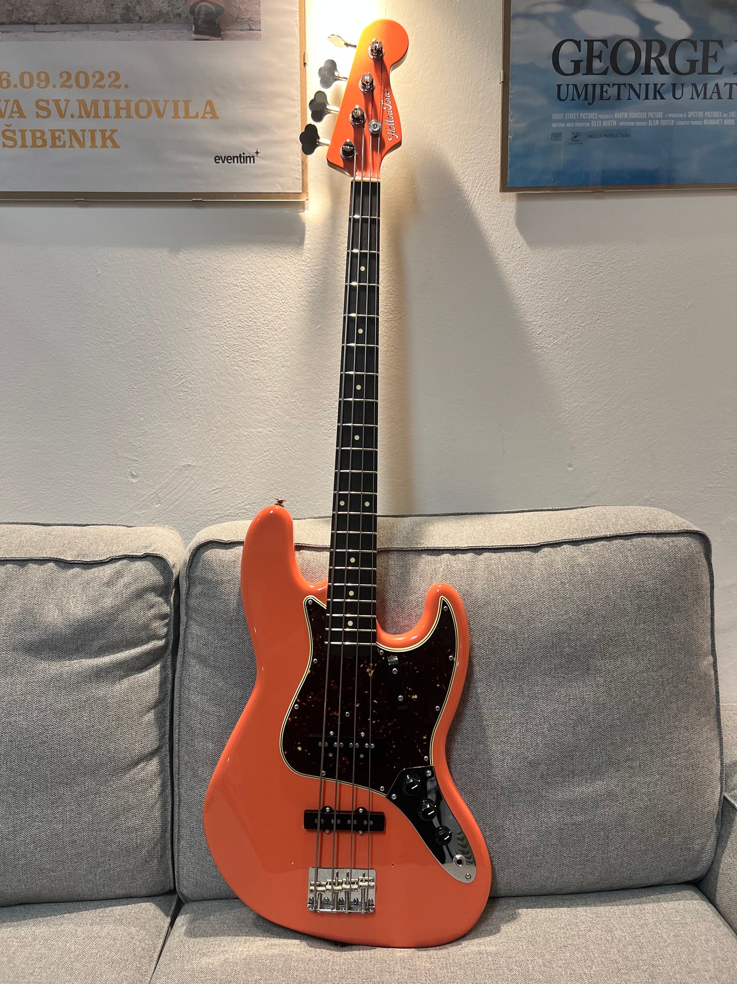 Hollowtone Jazz Bass in Coral Pink