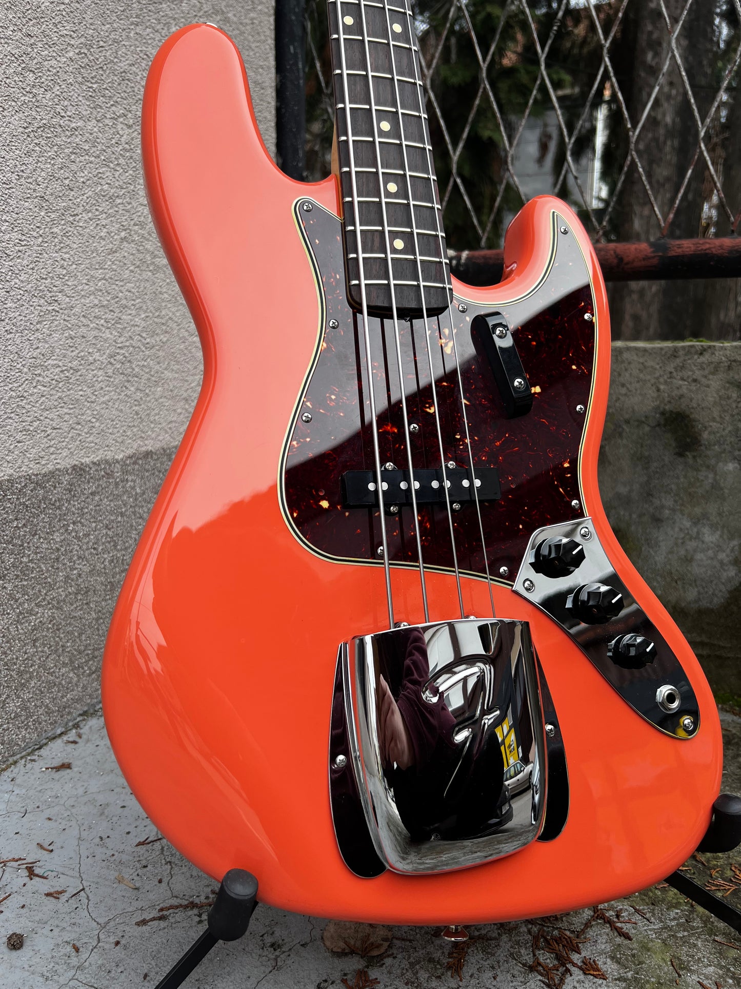 Hollowtone Jazz Bass in Coral Pink