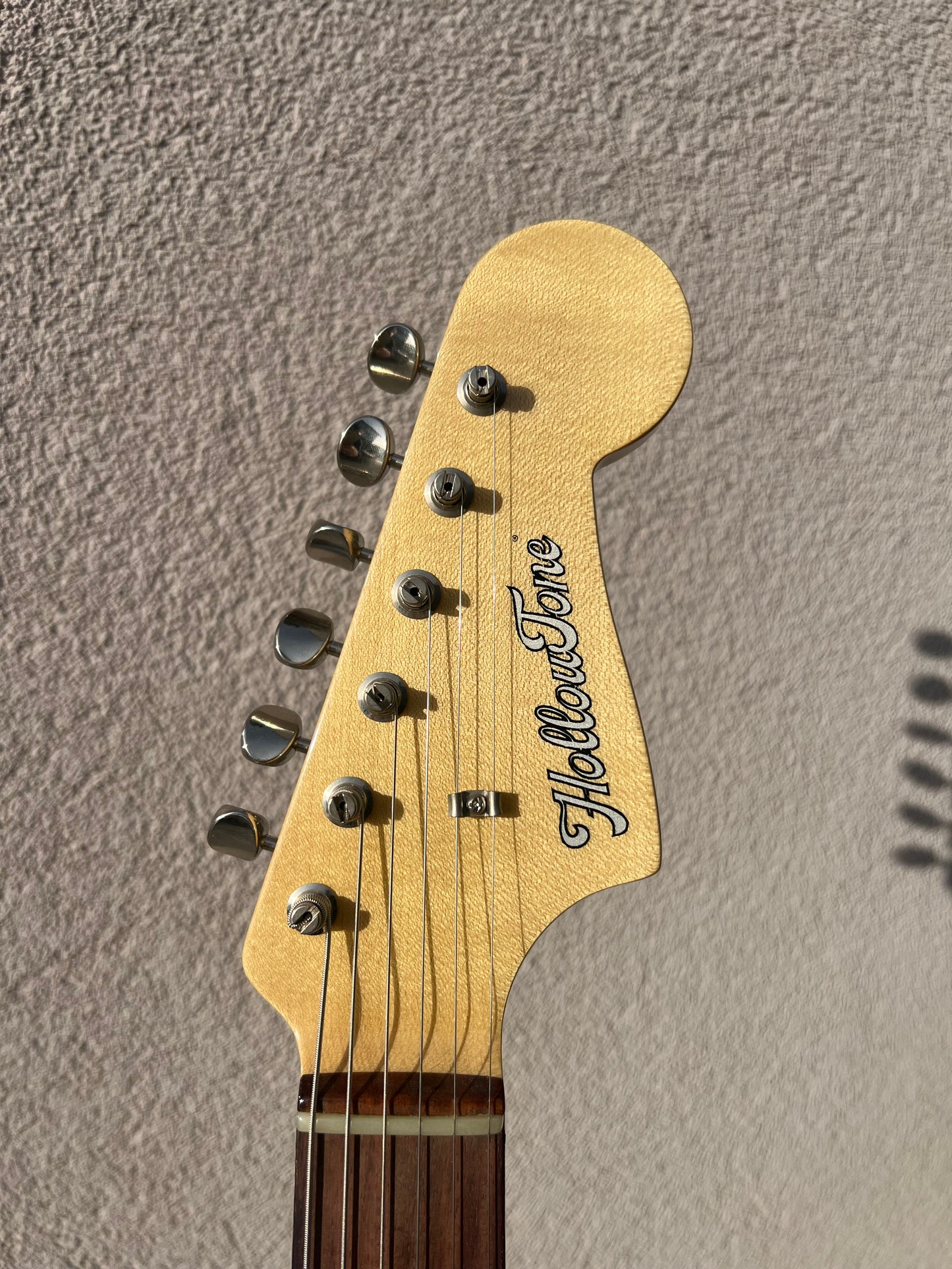 Hollowtone Jazzmaster in Burgundy mist relic