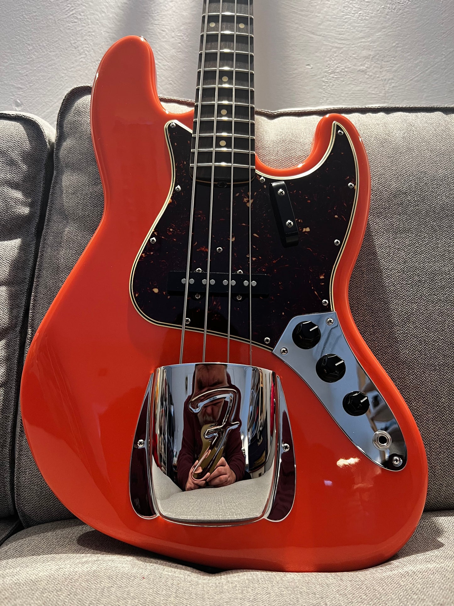 Hollowtone Jazz Bass in Coral Pink