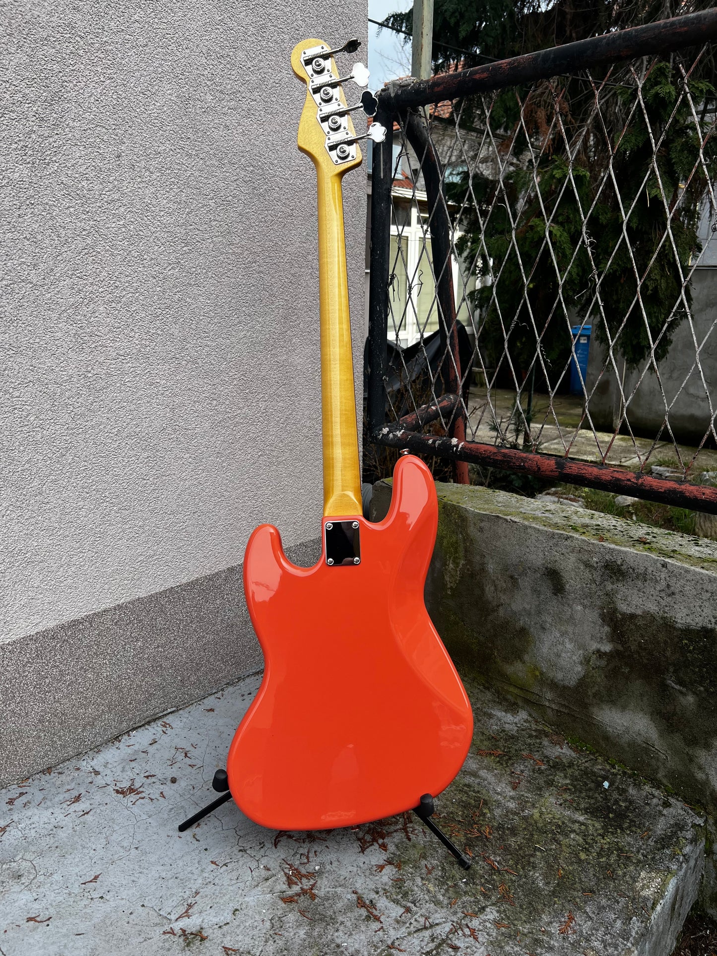 Hollowtone Jazz Bass in Coral Pink