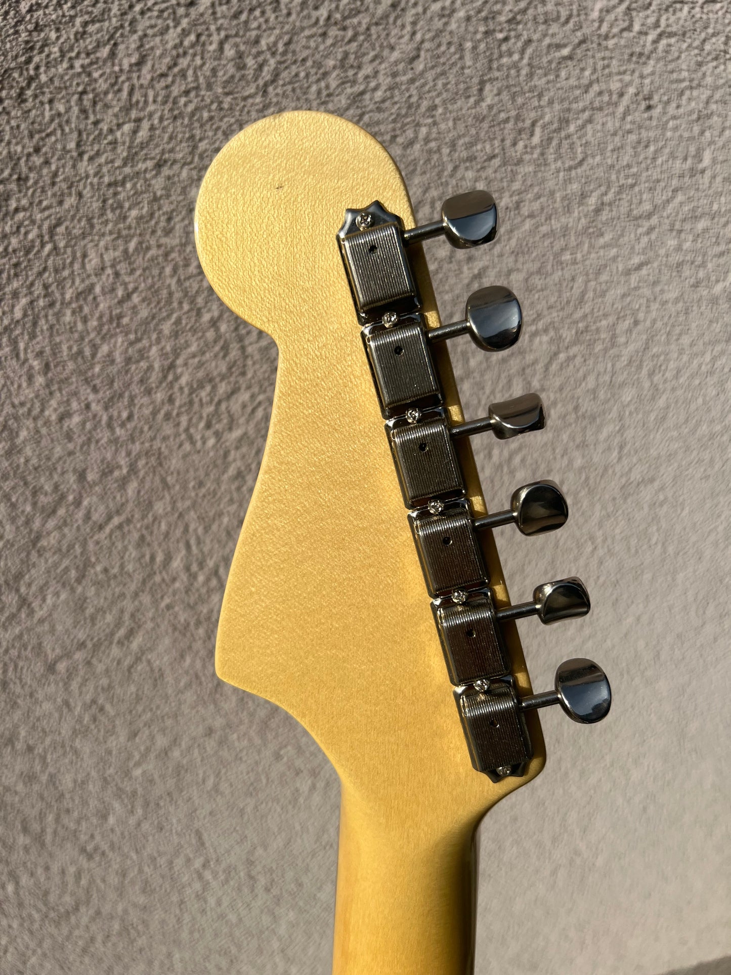 Hollowtone Jazzmaster in Burgundy mist relic