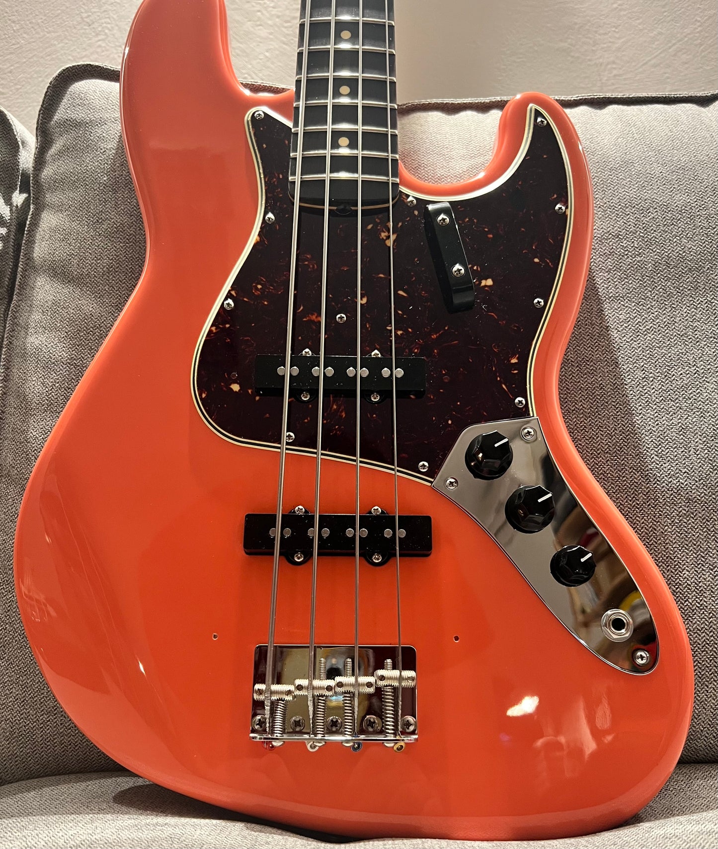 Hollowtone Jazz Bass in Coral Pink