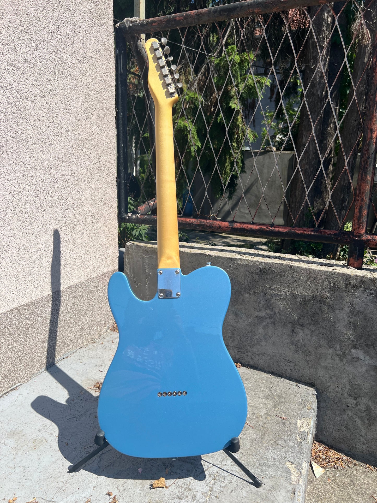 Hollowtone Bluebird in Pelham Blue metallic