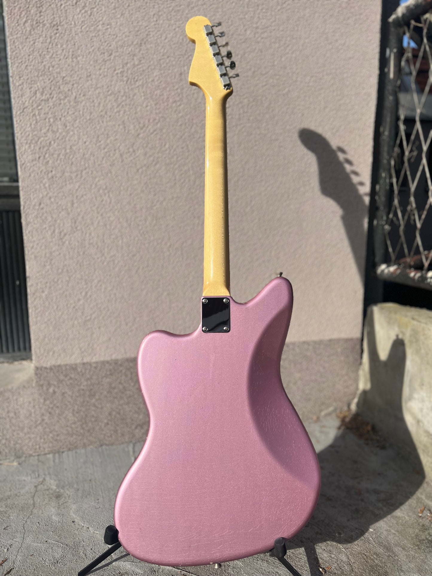 Hollowtone Jazzmaster in Burgundy mist relic