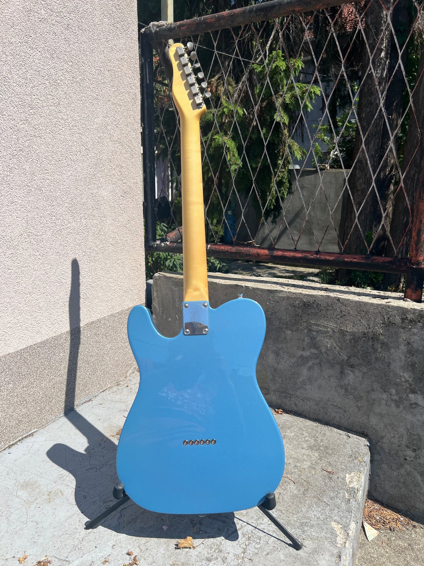 Hollowtone Bluebird in Pelham Blue metallic