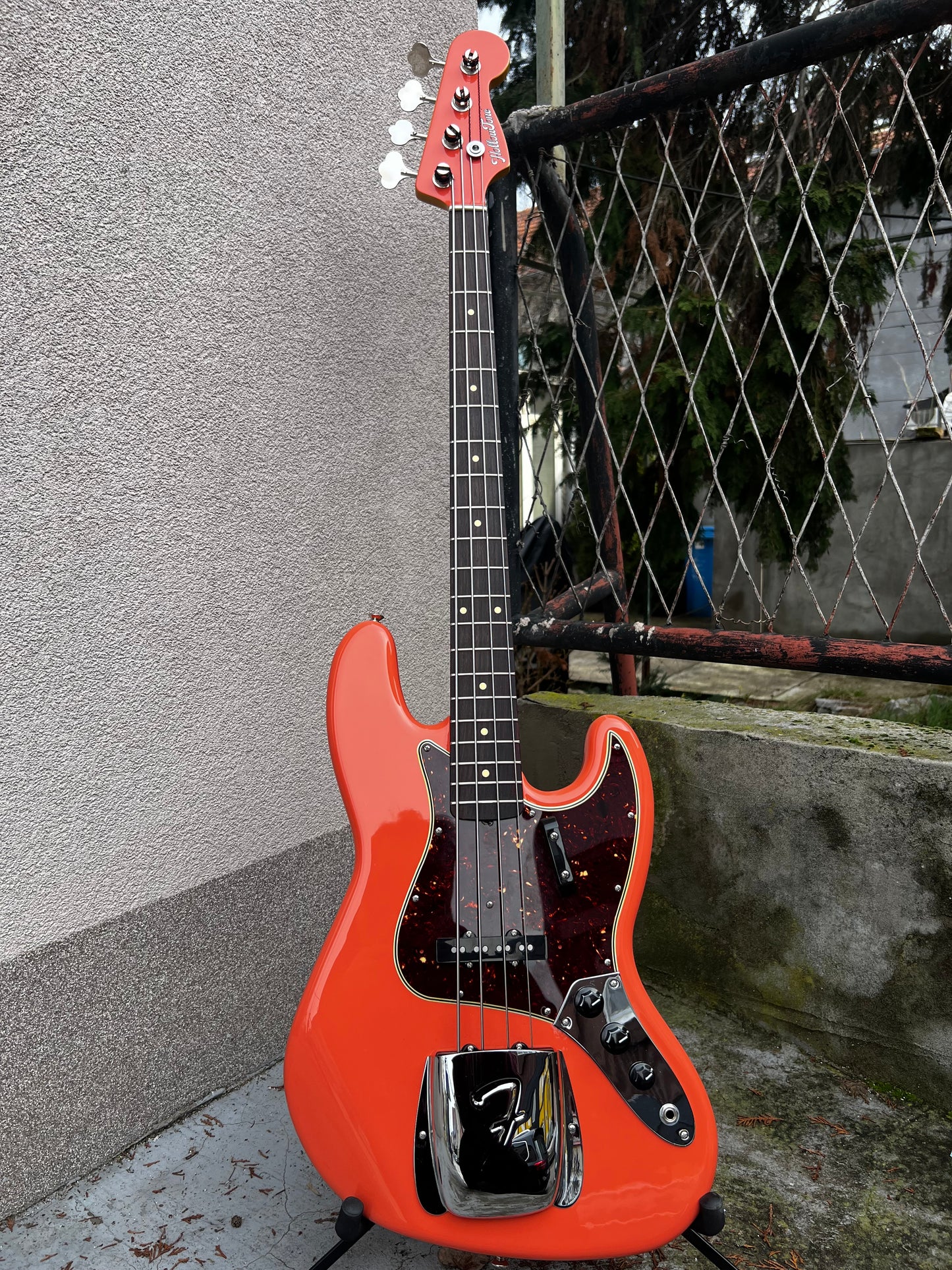 Hollowtone Jazz Bass in Coral Pink