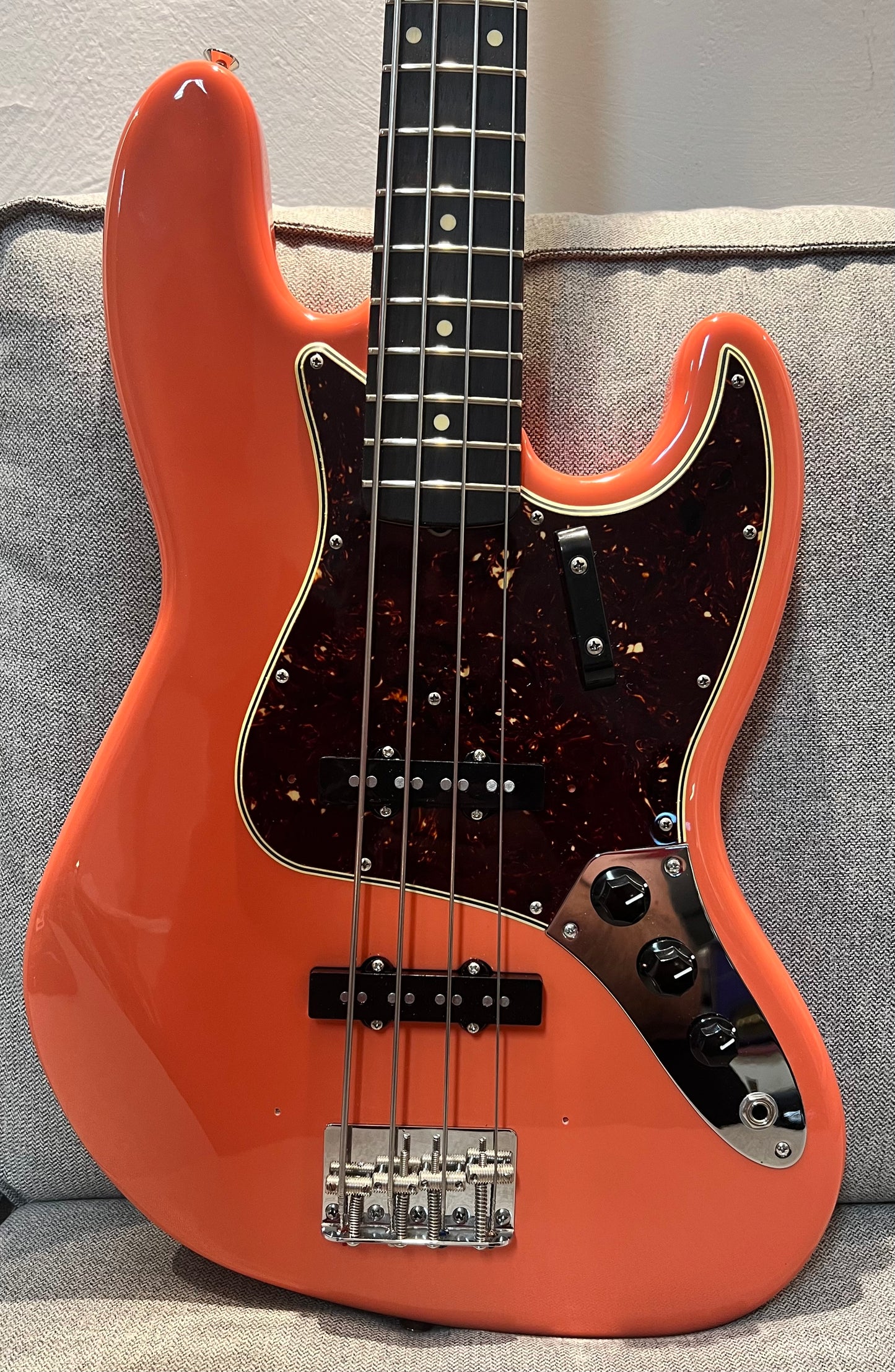 Hollowtone Jazz Bass in Coral Pink