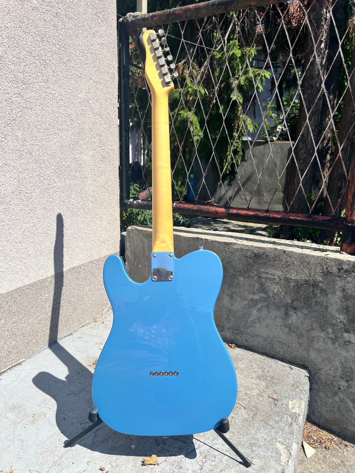 Hollowtone Bluebird in Pelham Blue metallic