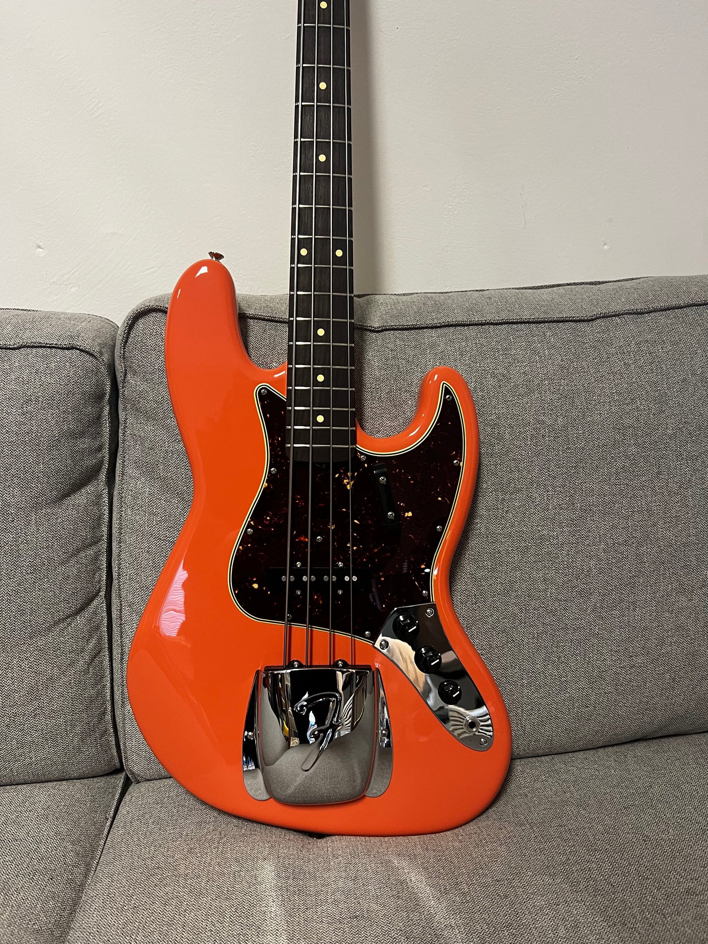 Hollowtone Jazz Bass in Coral Pink