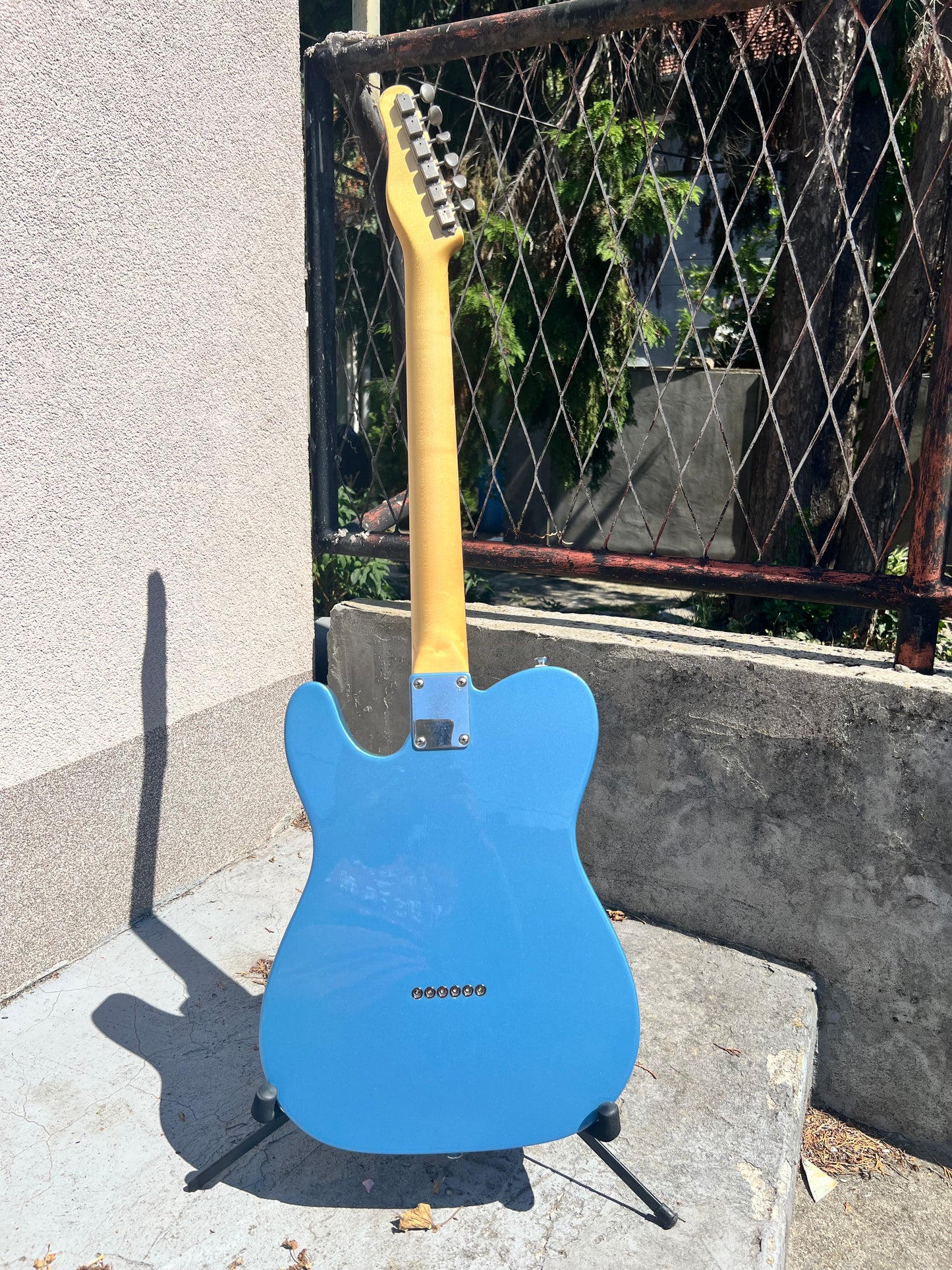 Hollowtone Bluebird in Pelham Blue metallic