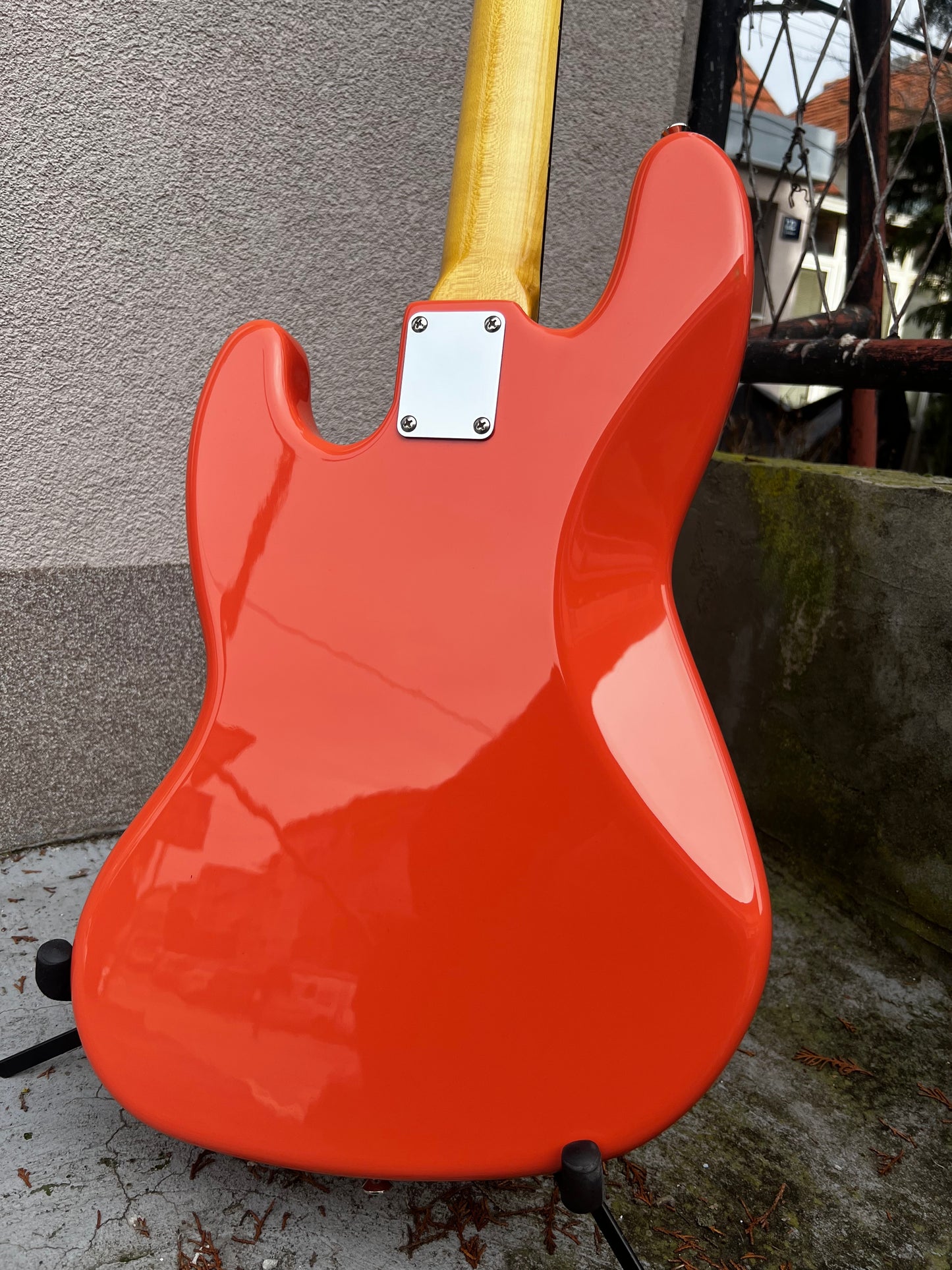 Hollowtone Jazz Bass in Coral Pink