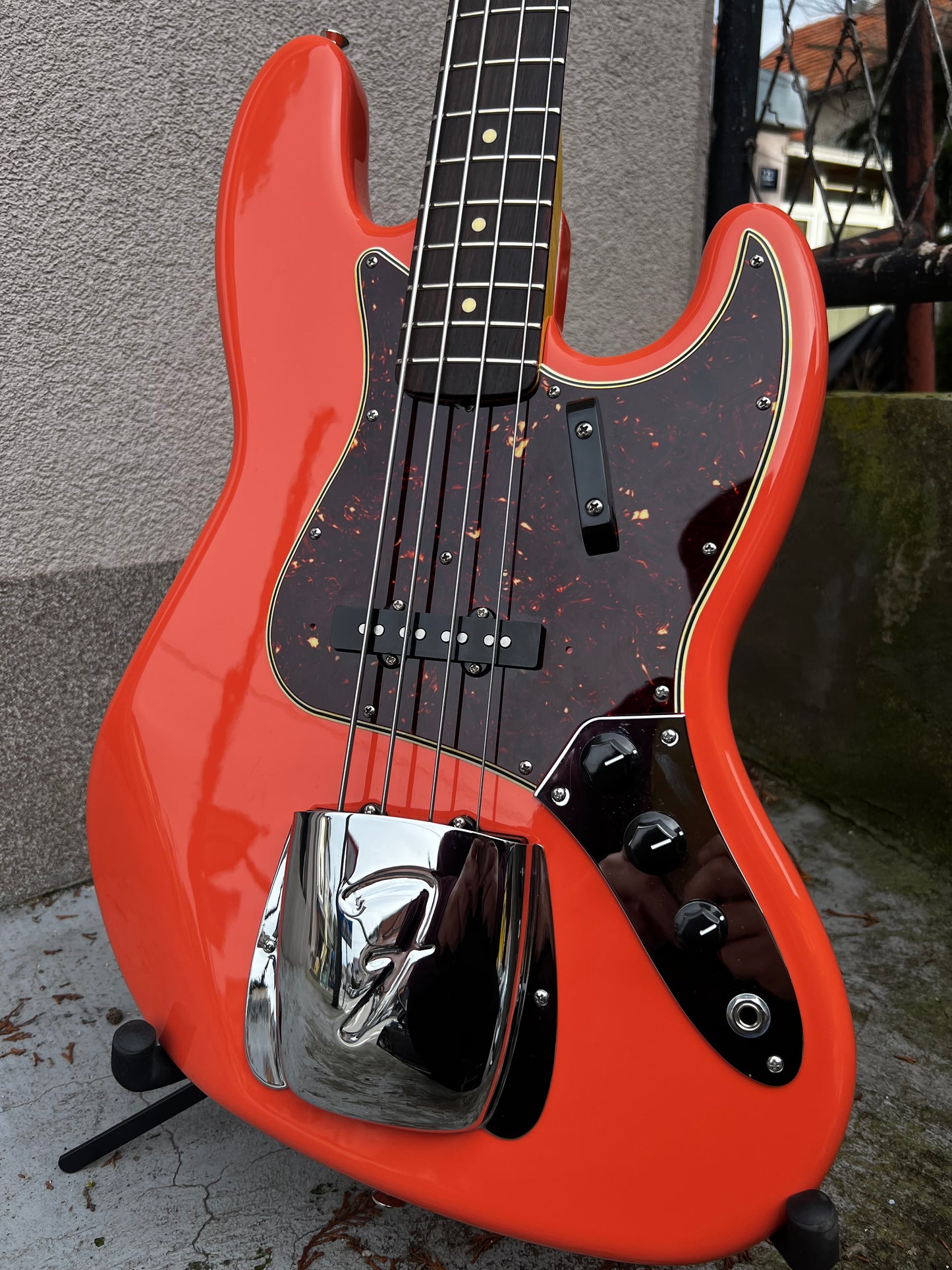 Hollowtone Jazz Bass in Coral Pink