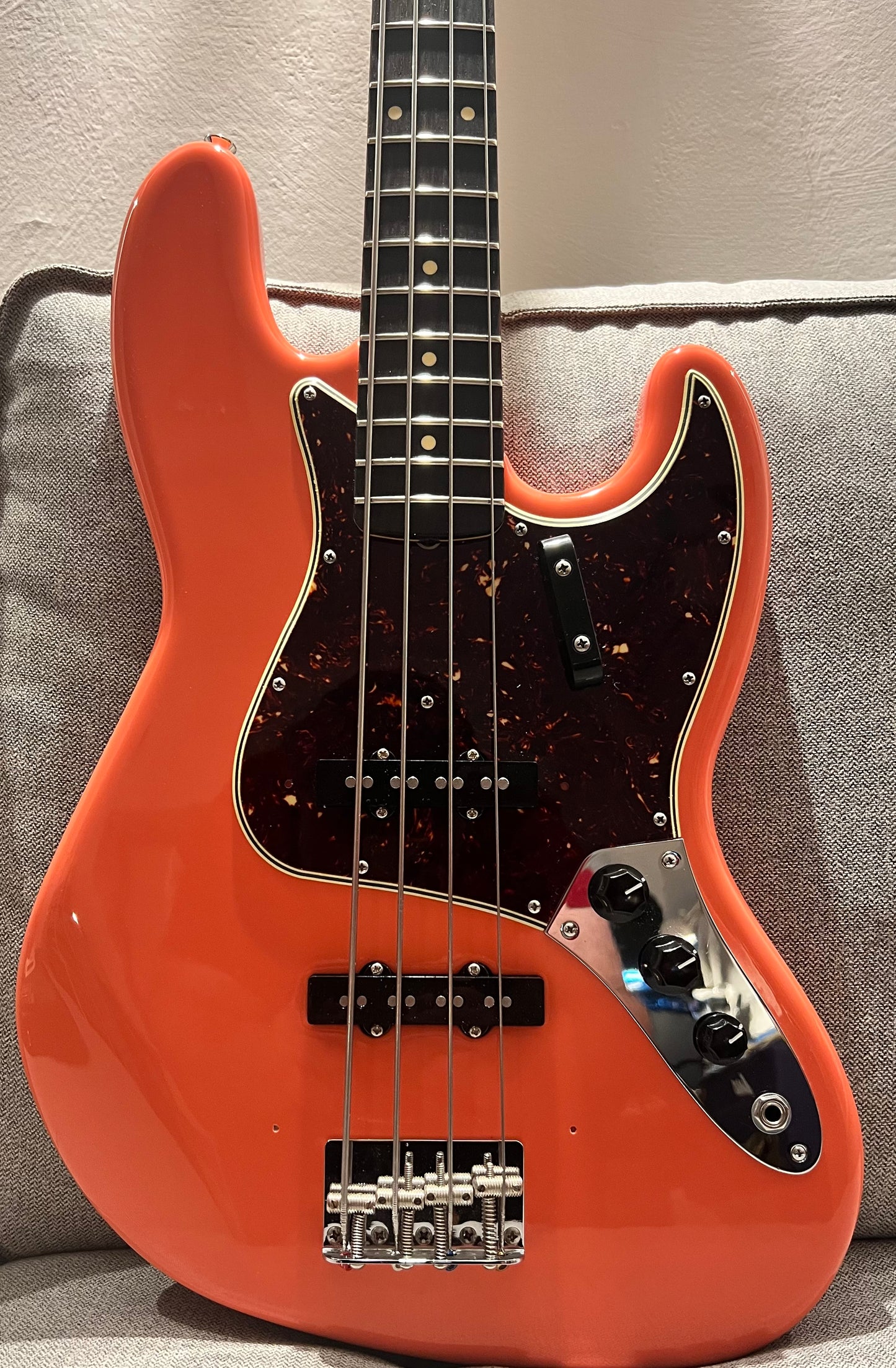 Hollowtone Jazz Bass in Coral Pink