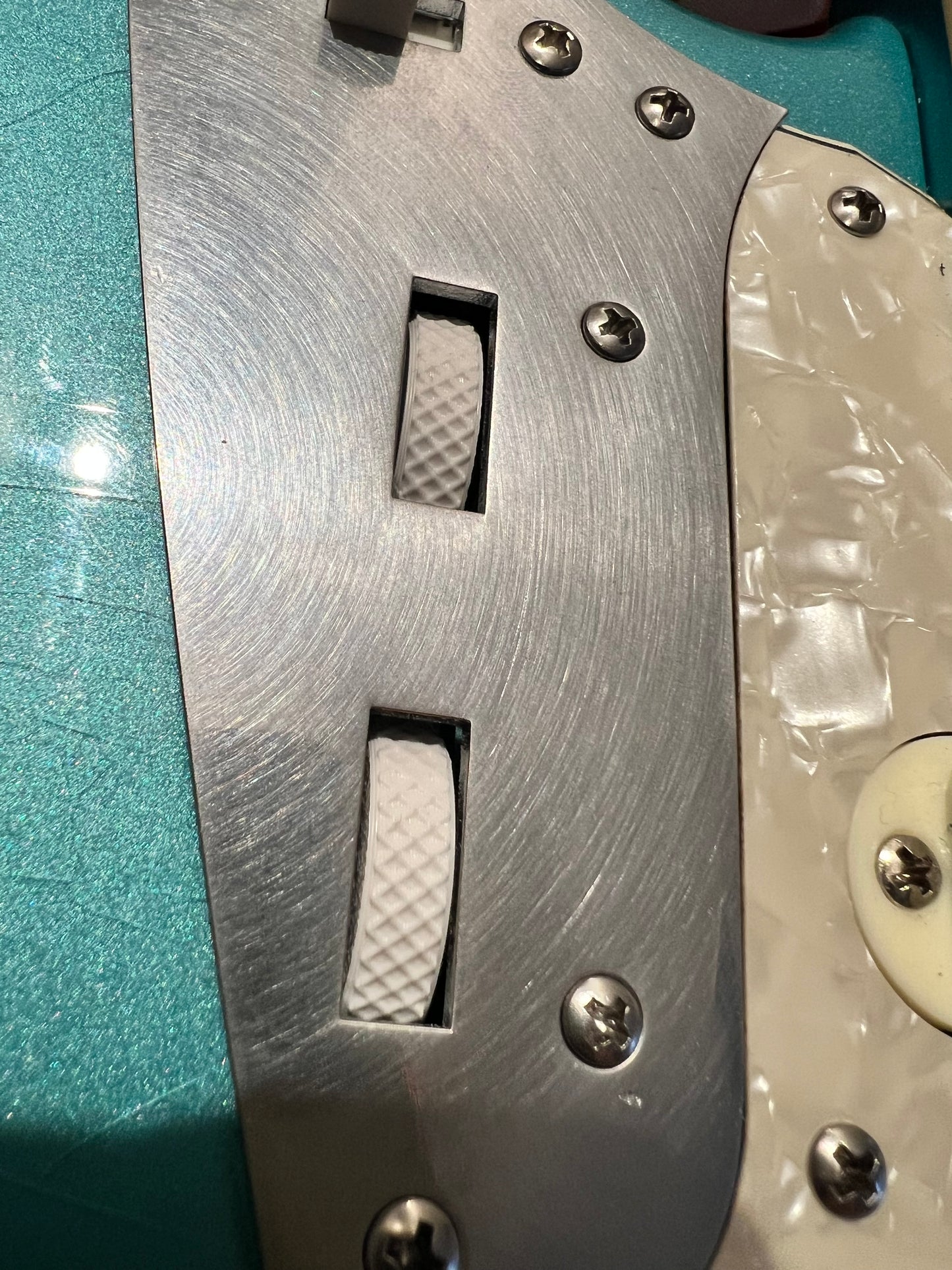 White roller wheels for Jaguar/Jazzmaster (4mm or 6mm shaft selection)