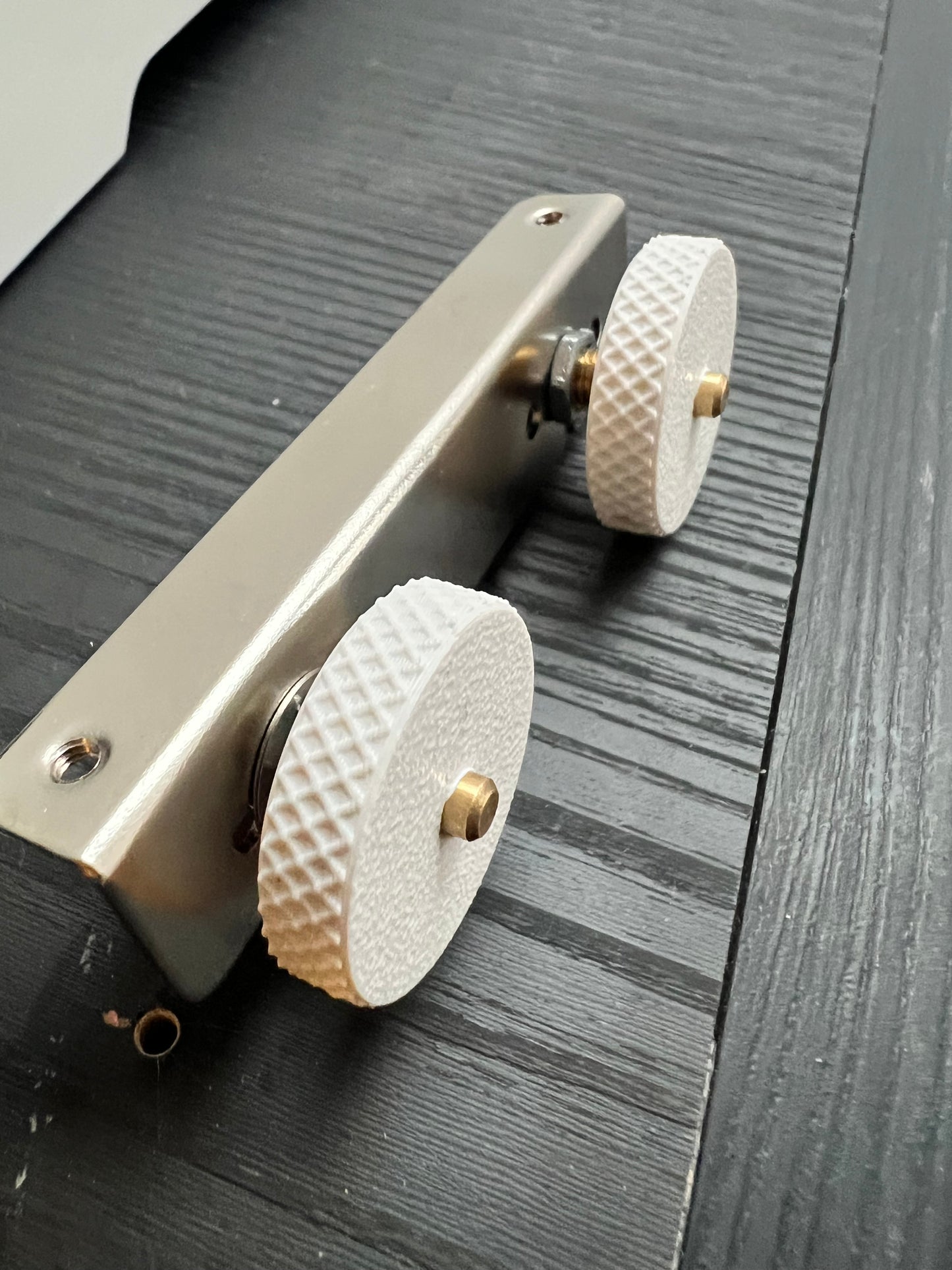 White roller wheels for Jaguar/Jazzmaster (4mm or 6mm shaft selection)