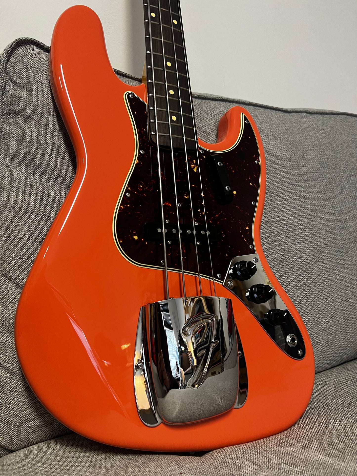 Hollowtone Jazz Bass in Coral Pink