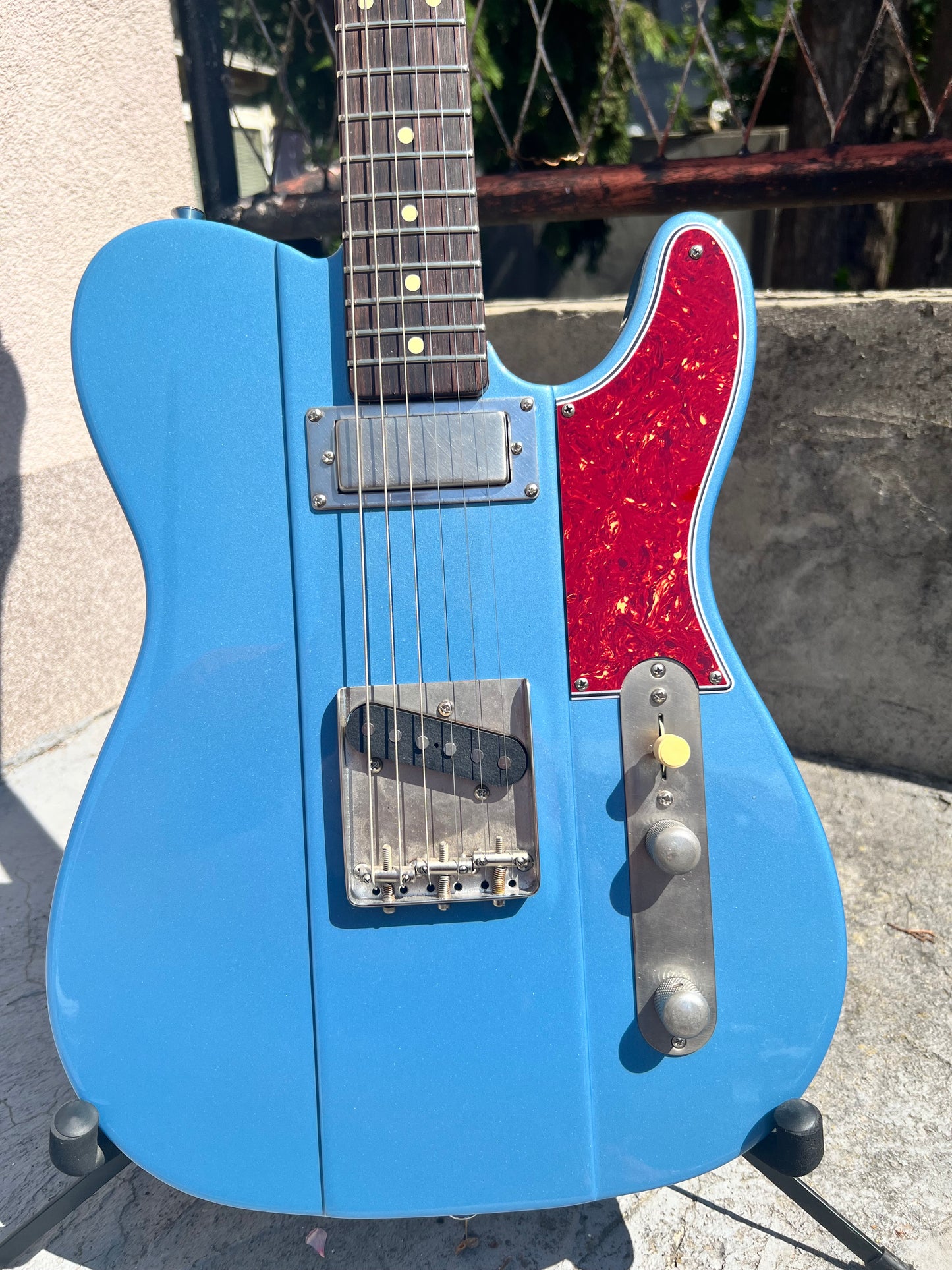 Hollowtone Bluebird in Pelham Blue metallic